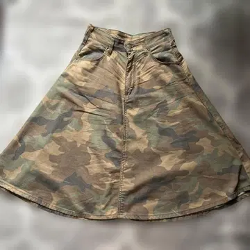 Lee 카모 패턴 플레어 스커트