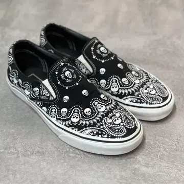 [ 새상품급 ] VANS 스컬 반다나 패턴 슬립온 페이즐리 블랙 27