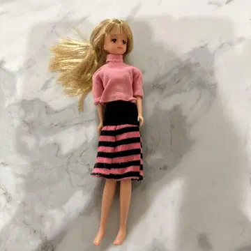 리카짱 인형 금발 핑크 터틀넥