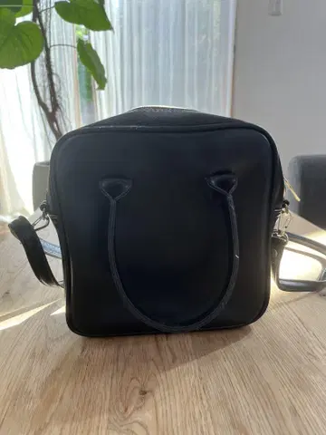 블랙 스퀘어 핸드백