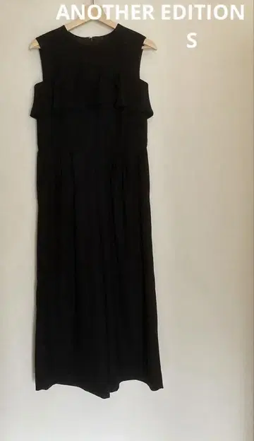 어나더 에디션 슬리브리스 올인원 프릴 심플 블랙 S