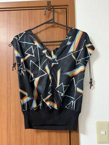 기하학 패턴 반팔 상의 블랙