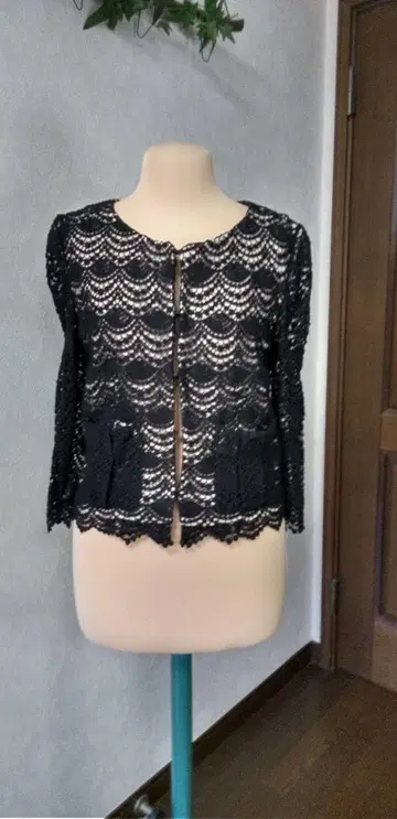 택 포함 새상품 러그 문 블랙 레이스 노카라 자켓 F