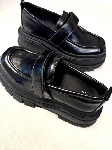 ZARA 블랙 통굽 로퍼 35 새상품급
