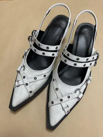 SLY POINTED TOE BELT 샌들