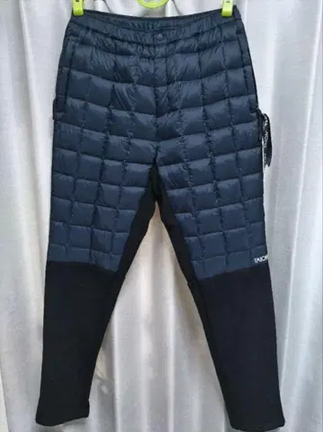 타이온 조거 팬츠 하이브리드 다운 팬츠 네이비 x 블랙