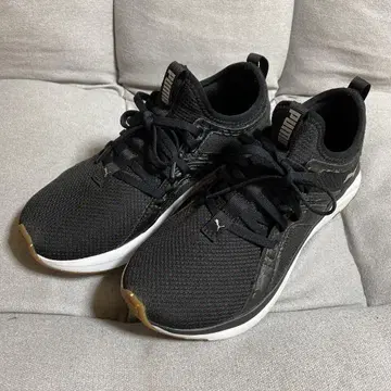 PUMA 블랙 스니커즈