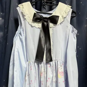 시나모롤 오픈 숄더 프릴 원피스