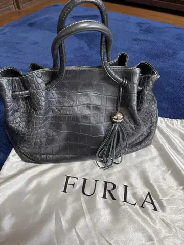 FURLA 블랙 가죽 핸드백 수납 가방 포함