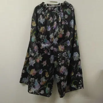 이즈스칼라 꽃무늬 블랙 가우초 팬츠 M