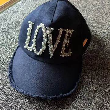 LOVE 비즈 장식 블랙 캡