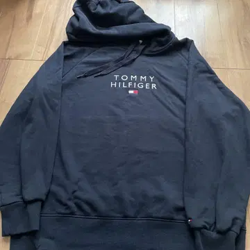TOMMY HILFIGER 블랙 후드 부착 트레이닝복