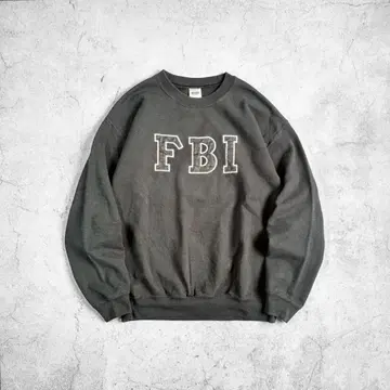 00s gildan heavy blend fbi sweat