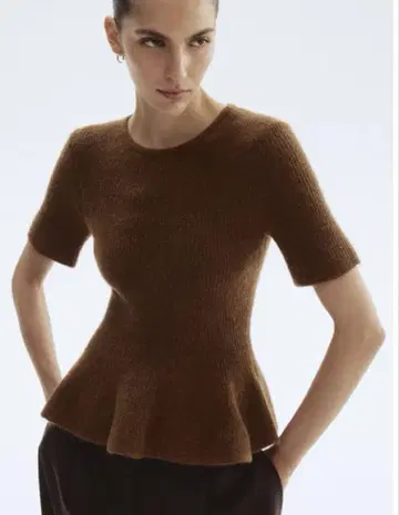 [ 완판템 ] H&M 페플럼 니트탑 L 사이즈