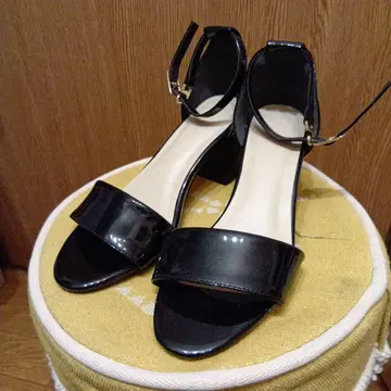 블랙 에나멜 오픈토 힐 23.5cm