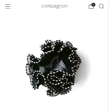 compagnon 프릴 달린 스크런치 블랙과 화이트
