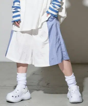 Whinny 한여름의 남극 하프 팬츠