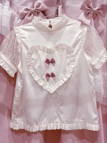 Ank Rouge 아이보리 반팔 하트 블라우스