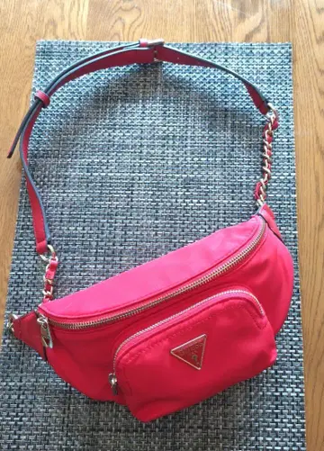 GUESS 빨간색 바디백