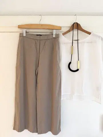 띠어리 린넨 혼방 베이지 계열 밴딩 팬츠