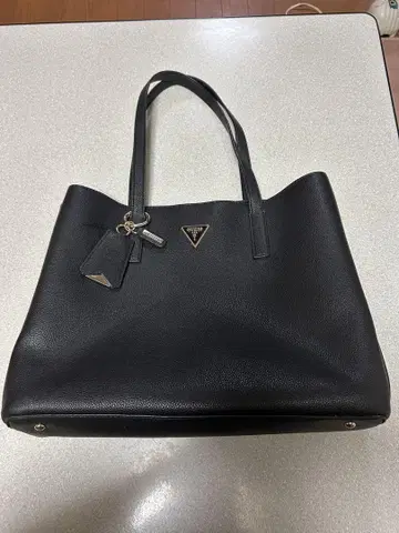 GUESS 블랙 가죽 토트백