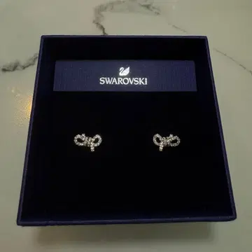 SWAROVSKI 스터드 귀걸이 리본 귀걸이 5627345