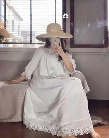 화이트 오프숄더 반팔 원피스
