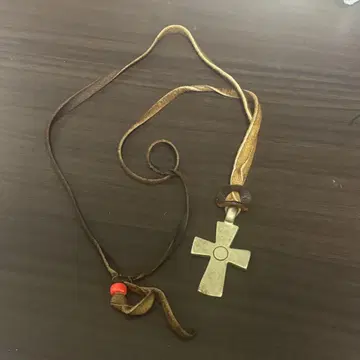 가죽 십자가 목걸이 그런지 아열대