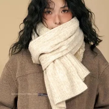 크림색 리브 니트 머플러