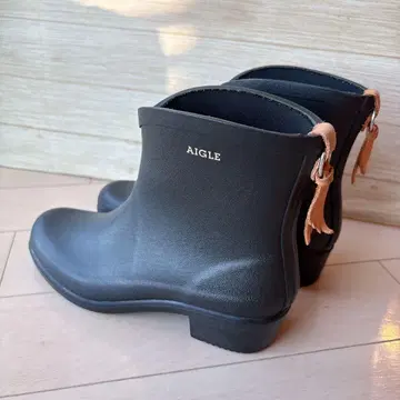 새상품급 AIGLE 블랙 숏부츠 태슬 장식 레인부츠 23.5