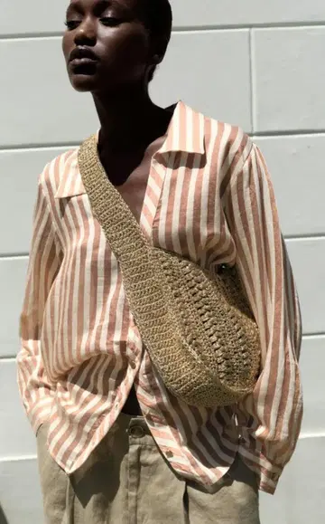 새상품 ZARA 백 핸드숄더 골드 금 바스켓 우븐