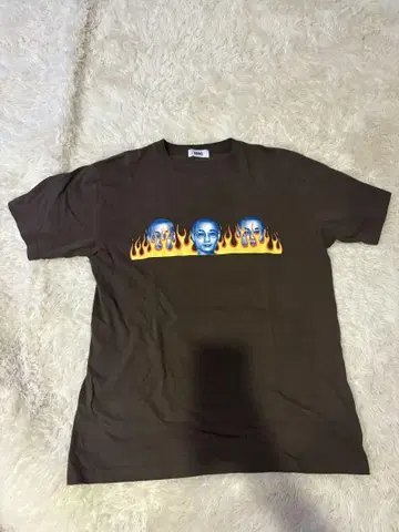 ARAKI 브라운 T셔츠
