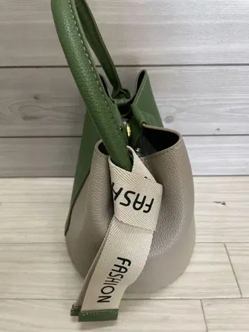 양동이형 백 그린과 베이지