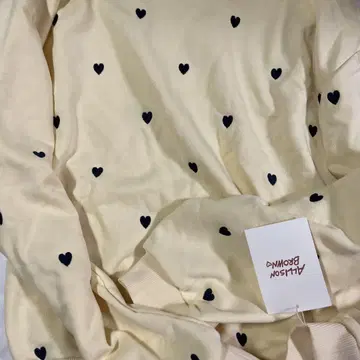 ALLISONBROWN 하트 자수 트레이닝복