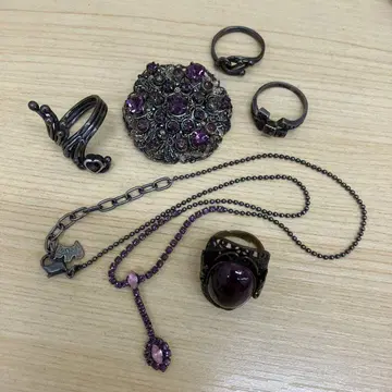 AGATHA 외 빈티지풍 보라색 액세서리 세트