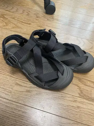 KEEN 아웃도어 샌들 블랙 젤라포트 27.5