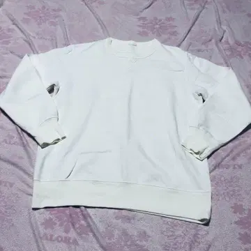 화이트 코튼 맨투맨 크루넥