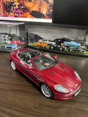 애스턴 마틴 DBS 오픈카 1/18 미니카