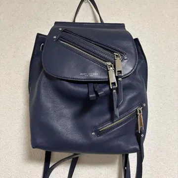 MARC JACOBS 네이비 백팩 지퍼 포켓 부착