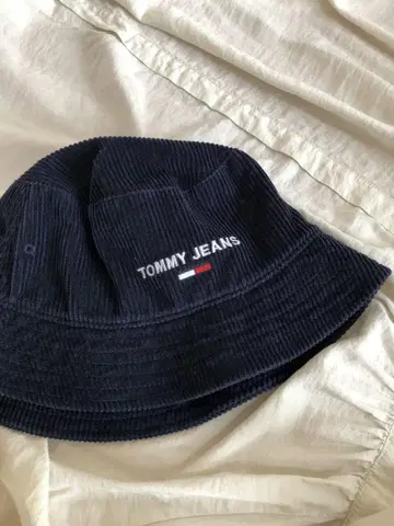TOMMY JEANS 네이비 버킷햇