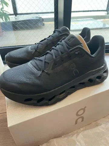 On Cloudtilt Eclipse | Black 27.5