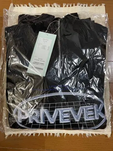 PRIVEVE x 카렌 하프 지퍼 맨투맨 1