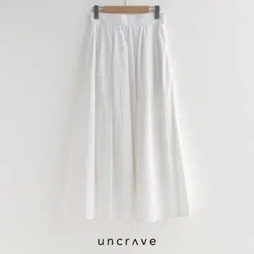 UNCRAVE 플레어 스커트 화이트