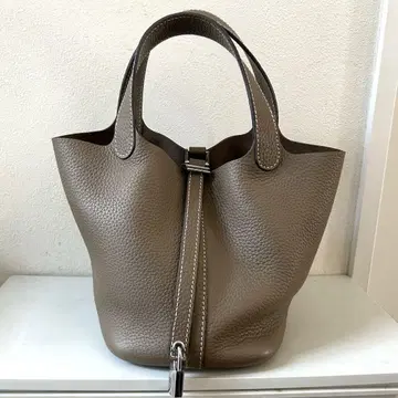 새상품급 피코탄 락 스타일 천연 가죽 큐브형 백