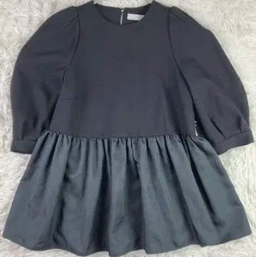 TIARA 페플럼 도킹 블라우스 티셔츠 블랙 펄 버튼