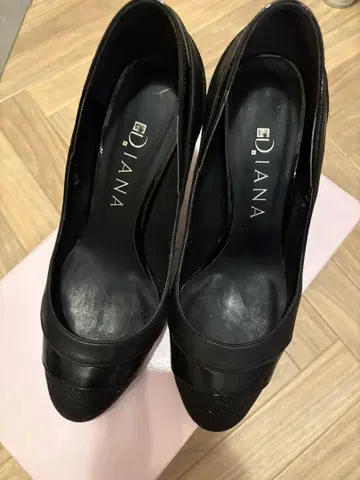 DIANA 블랙 펌프스 힐 8cm