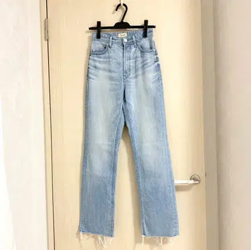 새상품급 야누크 컷오프 스트레이트 데님 별주 루이즈