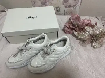새상품급 인기 상품 +diana 화이트 스니커즈
