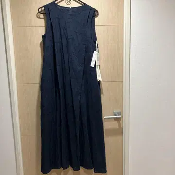 미사용 새상품 레스피기 자수 슬리브리스 원피스 네이비