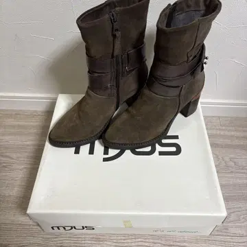MJUS 브라운 스웨이드 부츠